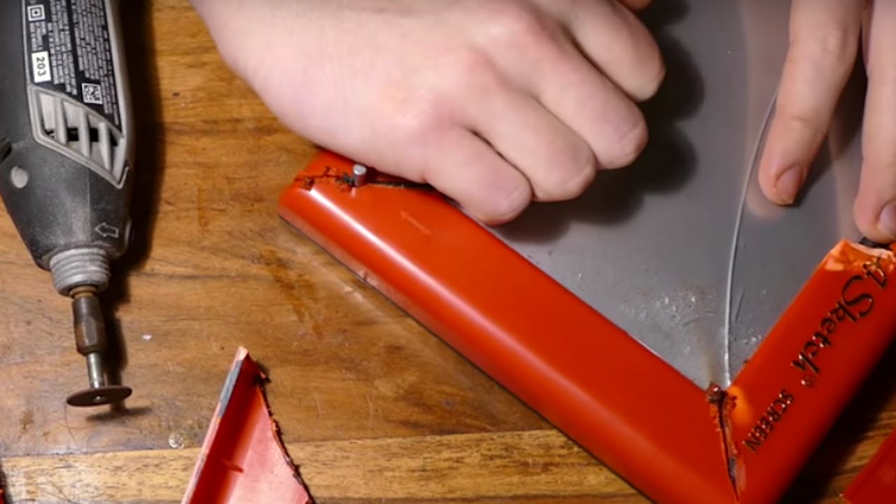 What's Inside an Etch A Sketch? | What's Trending Now