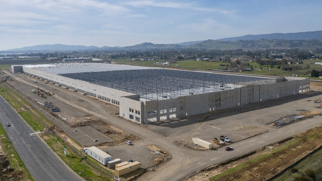 See an Amazon warehouse get built in Vacaville, California