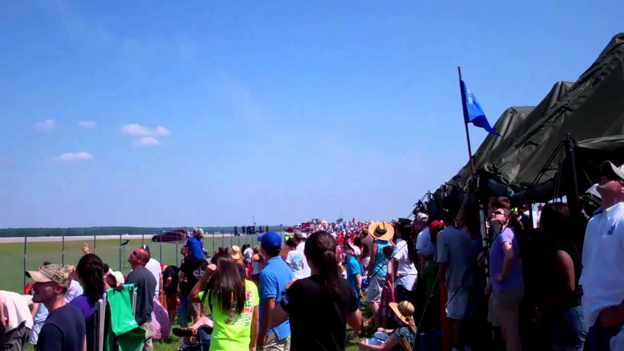 Blue Angels Double Sneak Pass