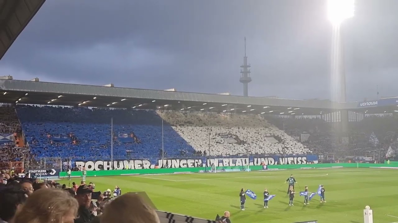 [1-1] VfL Bochum - Borussia Dortmund, 28.4.2023, Choreo zu Spielbeginn + Pyrointro