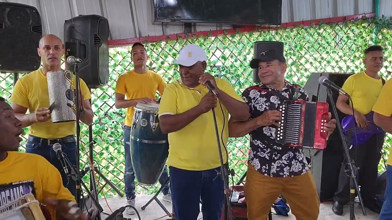 La botella de ramon maría el tigueraje típico 