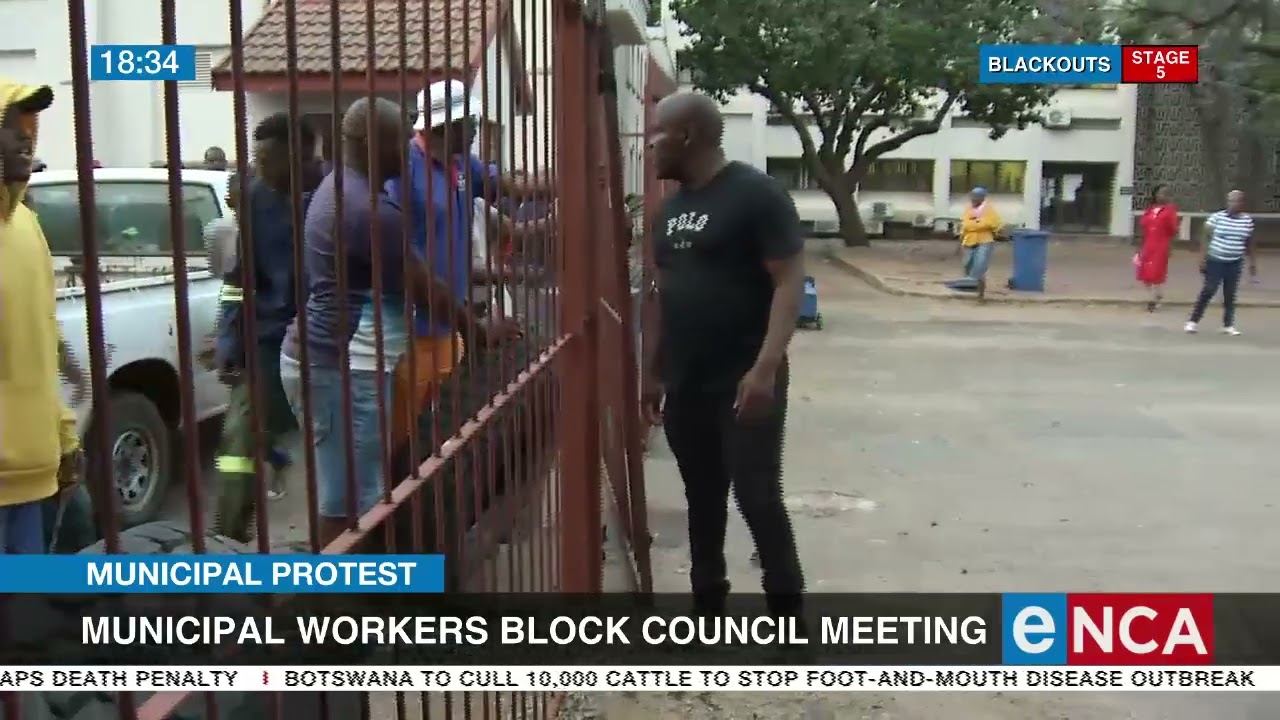 Mogalakwena municipal workers block council meeting