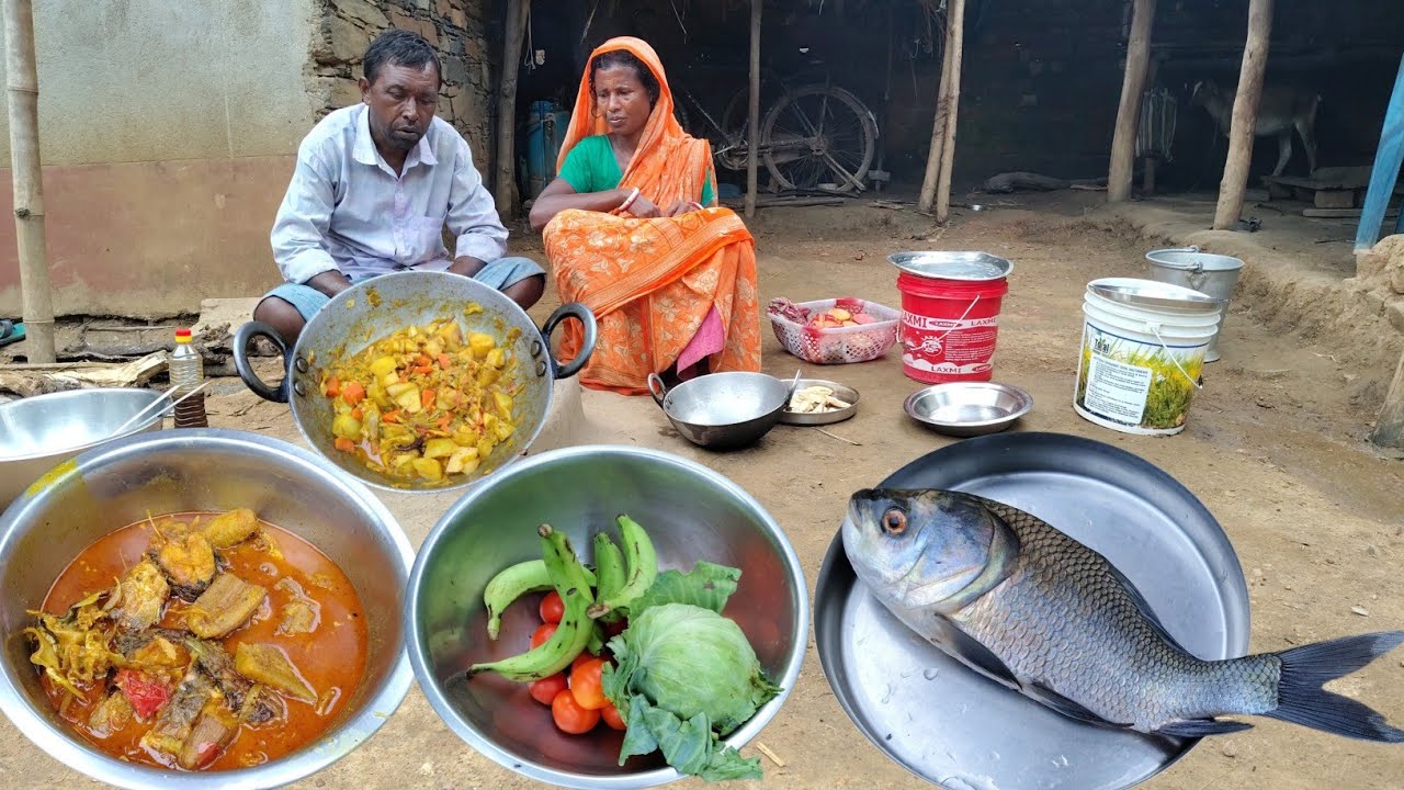 katla FISH CURRY COOKING with BANANA and CABBAGE potato curry for tribal parents|village style 