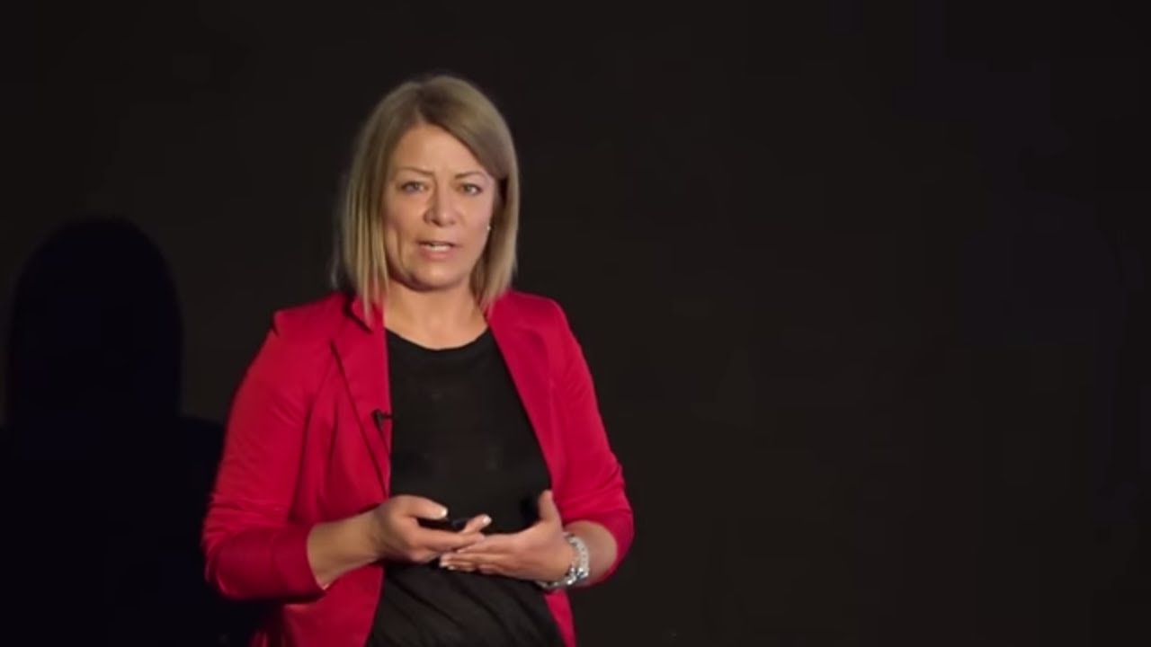 Za pięć dwunasta: czas, żeby szkoły poszły do szkoły. | Dorota Płuchowska | TEDxUWr