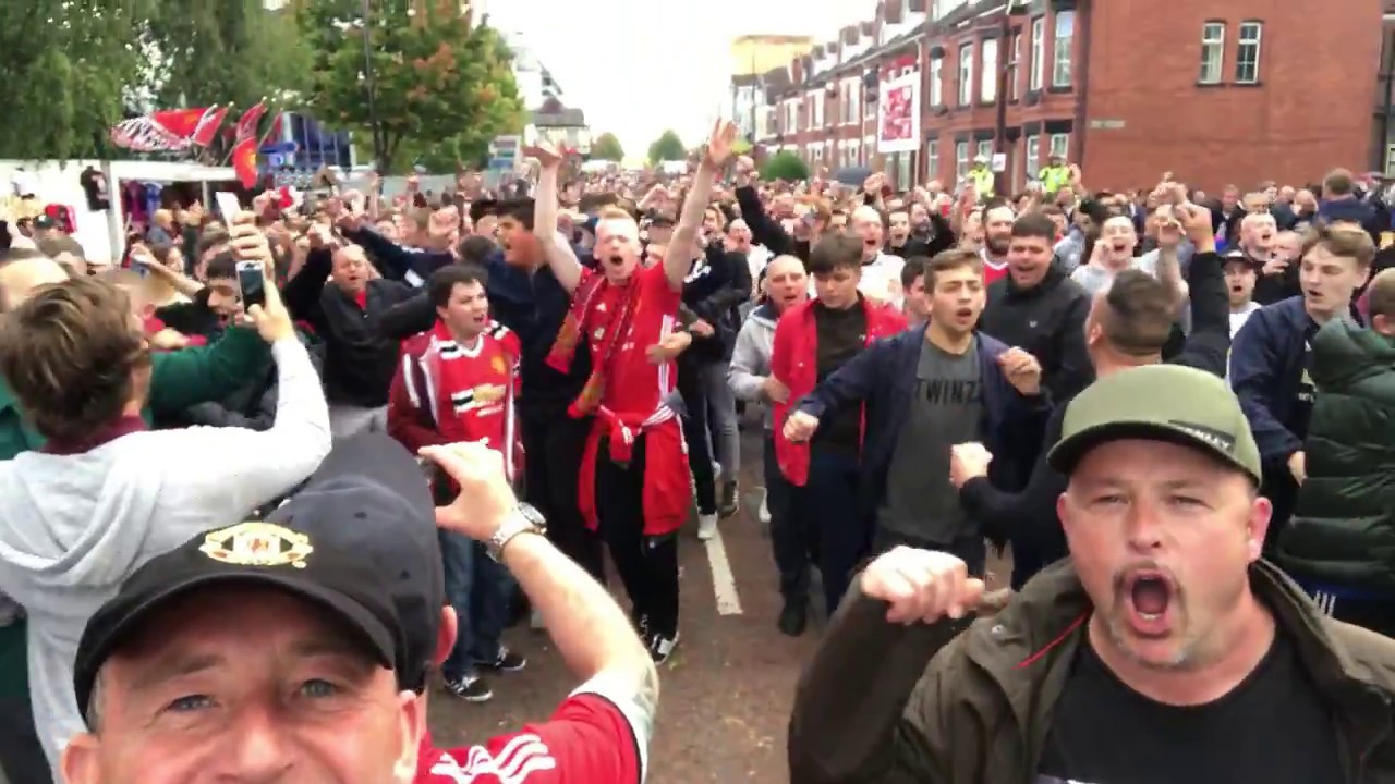 manchester united Toll Gate Reds on the march to old trafford
