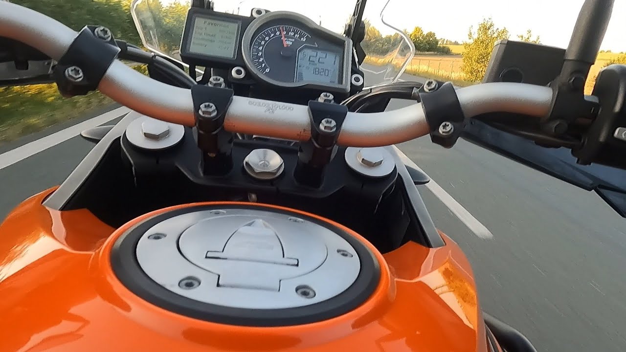 KTM 1090 Adventure S - acceleration on highway