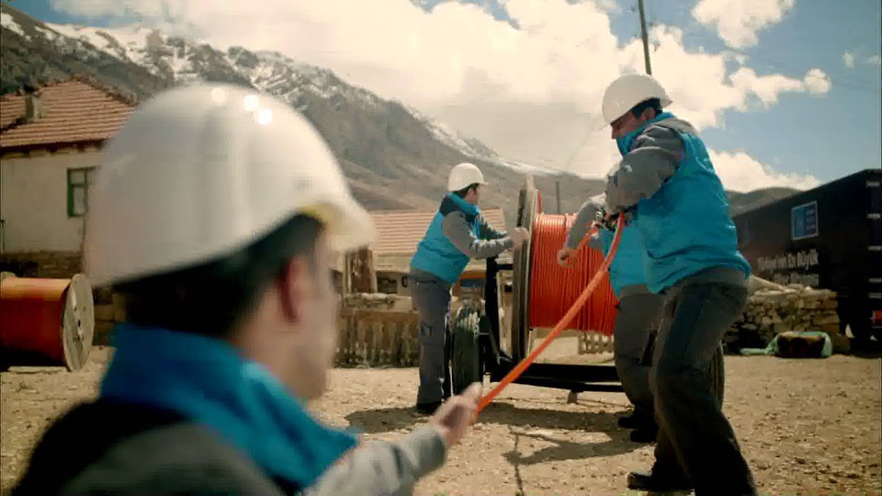 Türk Telekom - 'Dünyanın en hızlı interneti fiber internet altyapısı Türkiye'de!' Reklamı