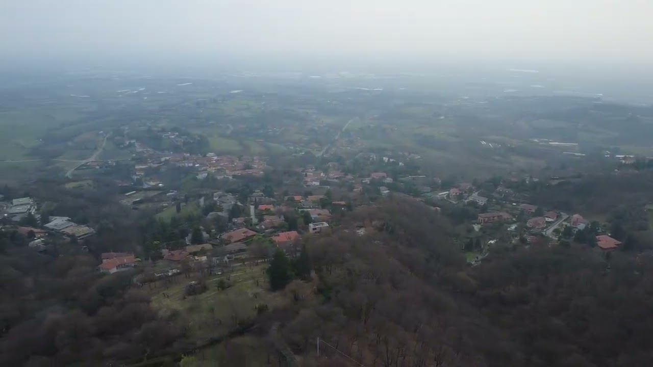 Dronata su retro Colle della Maddalena dove passano sentieri 30,5 e 1 e il dark side