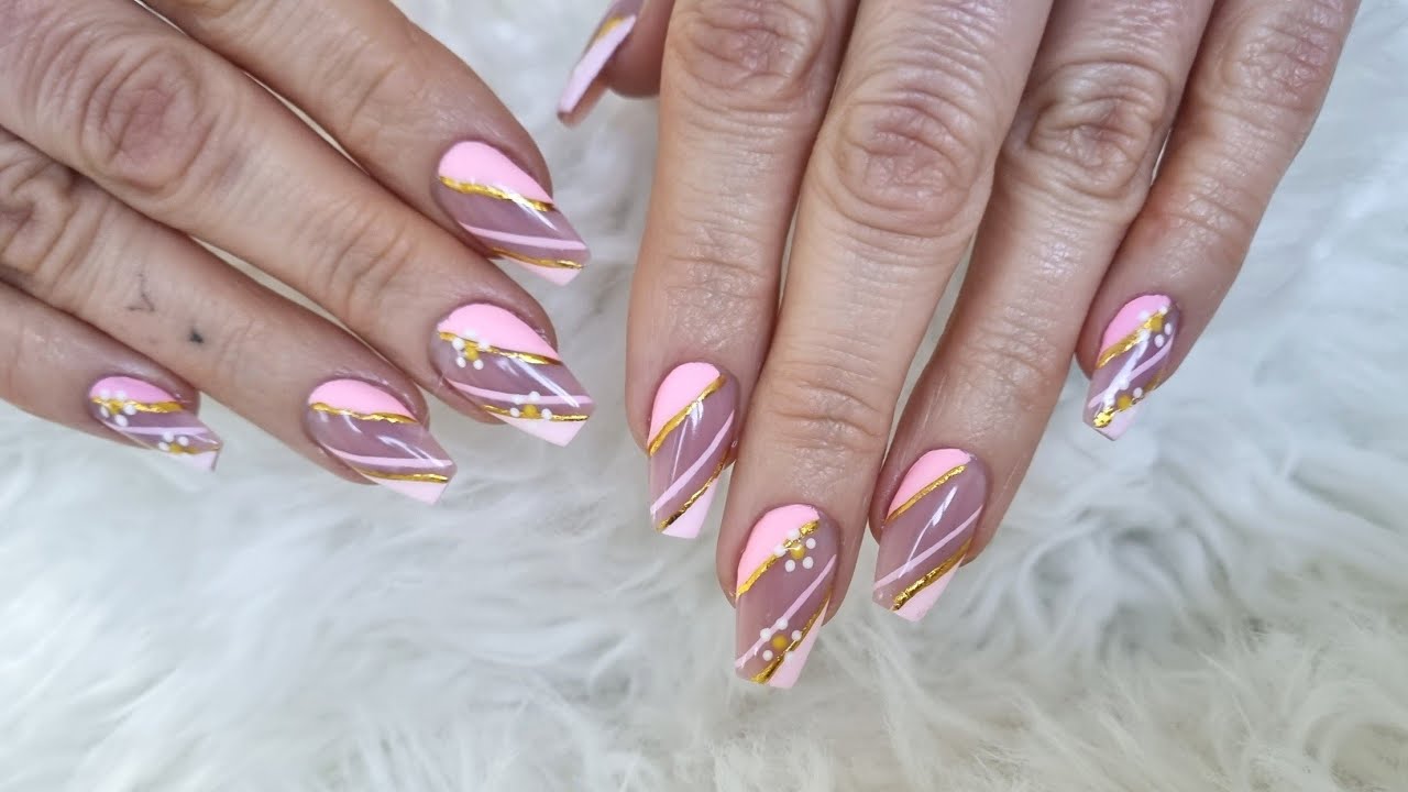 Watch me do my client sculpted gel extensions nails with simple line work and flowers.
