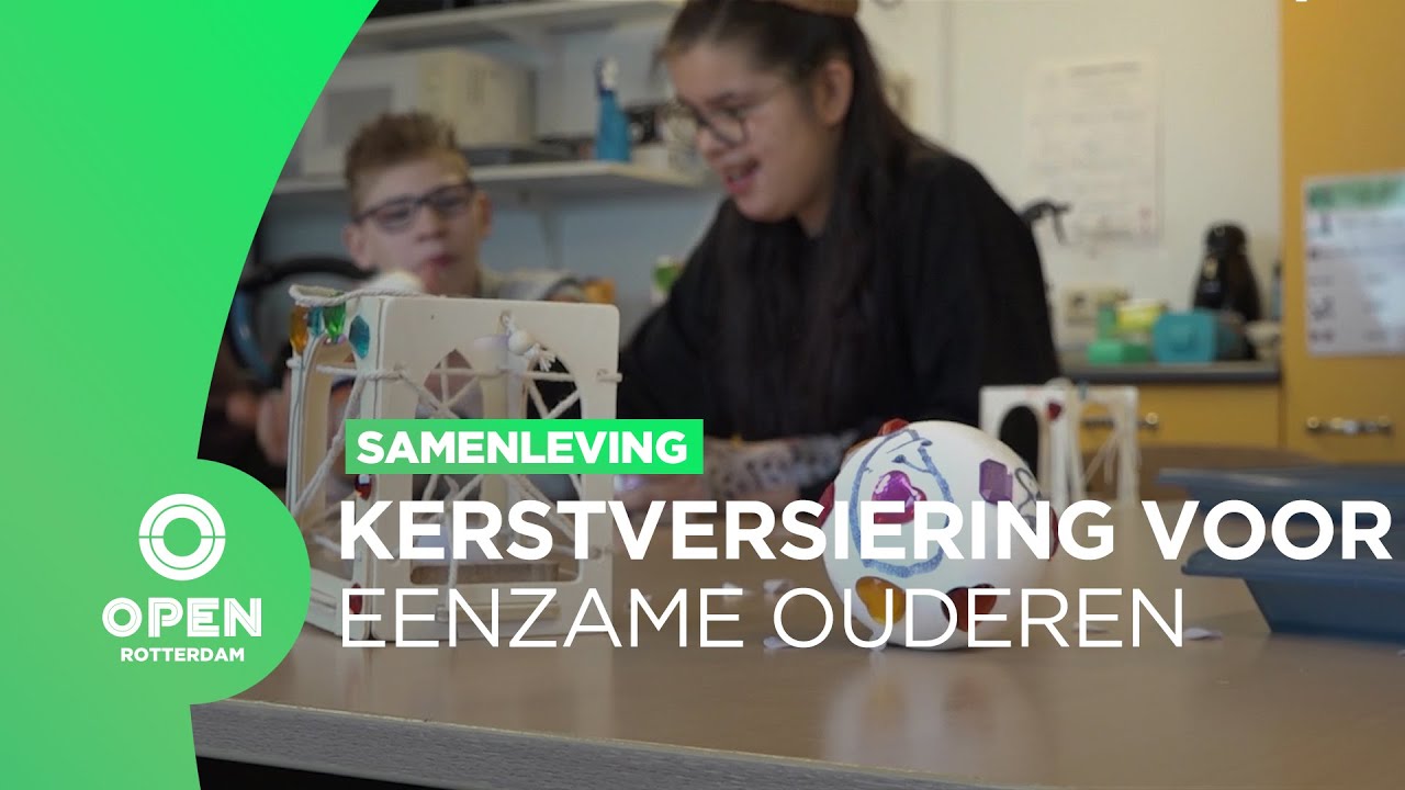 Leerlingen maken kerstversiering voor eenzame Rotterdamse ouderen | Samenleving