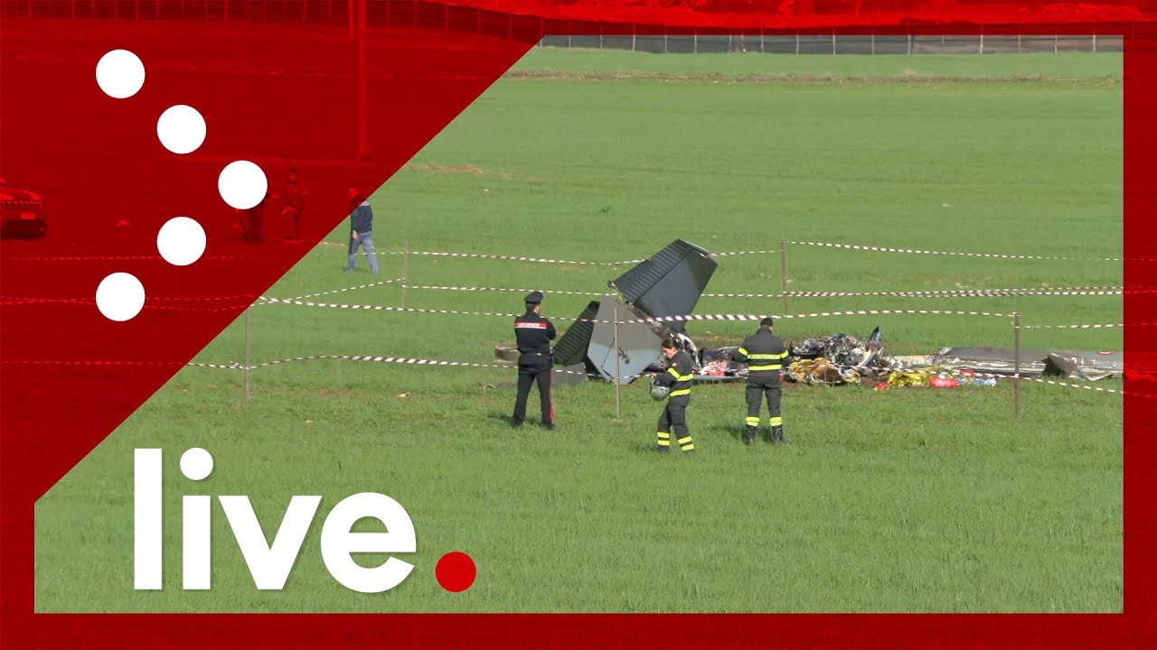 LIVE Guidonia, scontro tra aerei militari. Conferenza stampa: diretta video