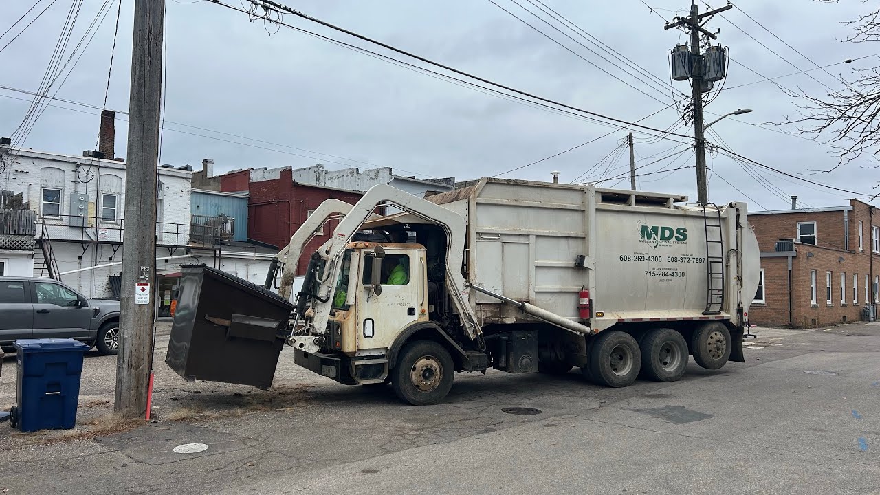 MDS Ex Hilltoppers Mack MRU Hercules front loader on cardboard recycling