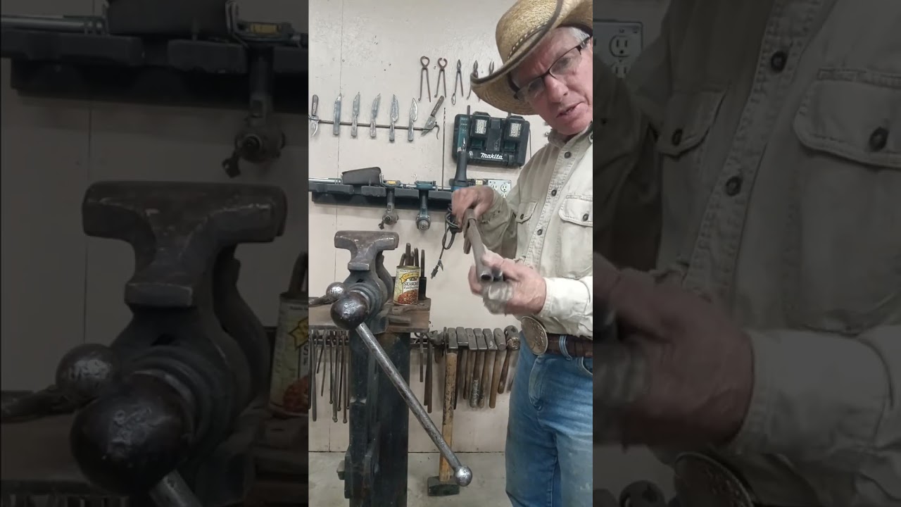 Gordon Williams forging the rope twist by cheating!!