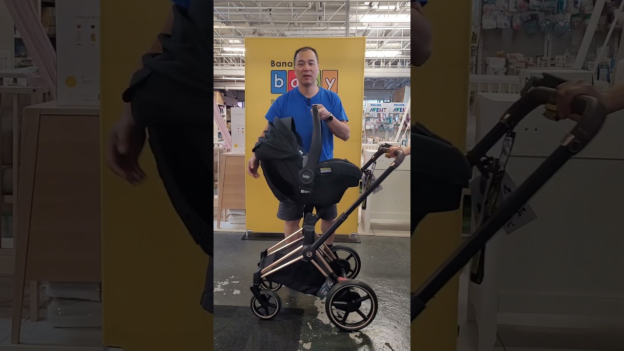 The Britax B-Pod baby car seat has a universal fitting system.