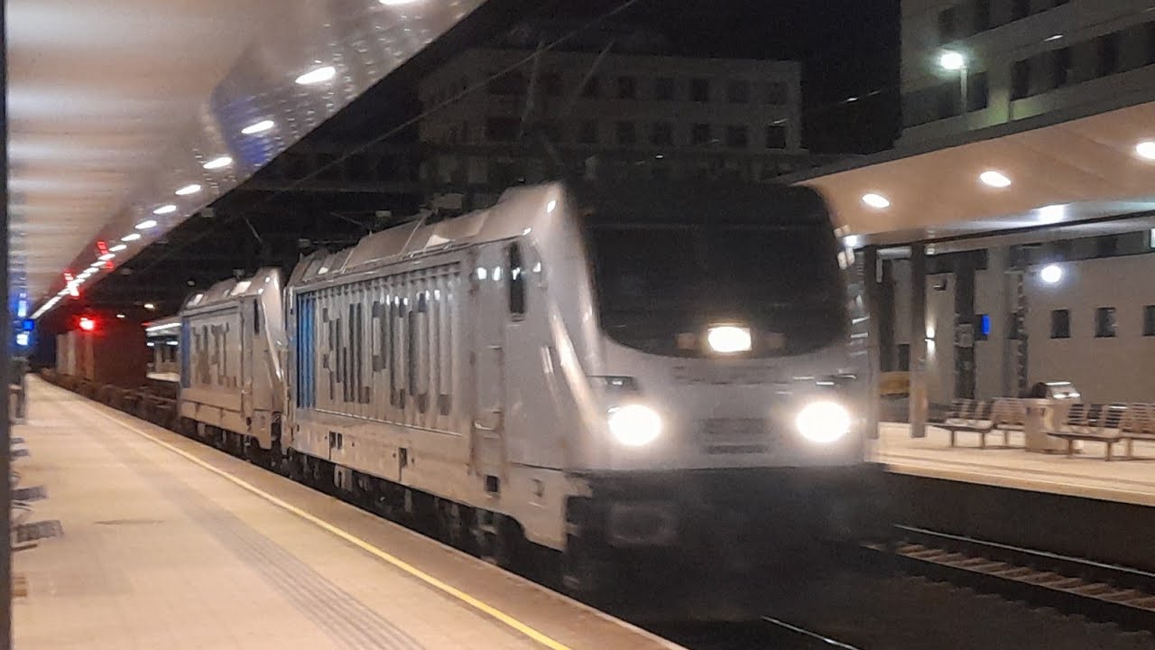 Allg&auml;u Umleiter: Lomo Containerzug mit 2x Railpool 187 bei der Durchfahrt in Feldkirch.