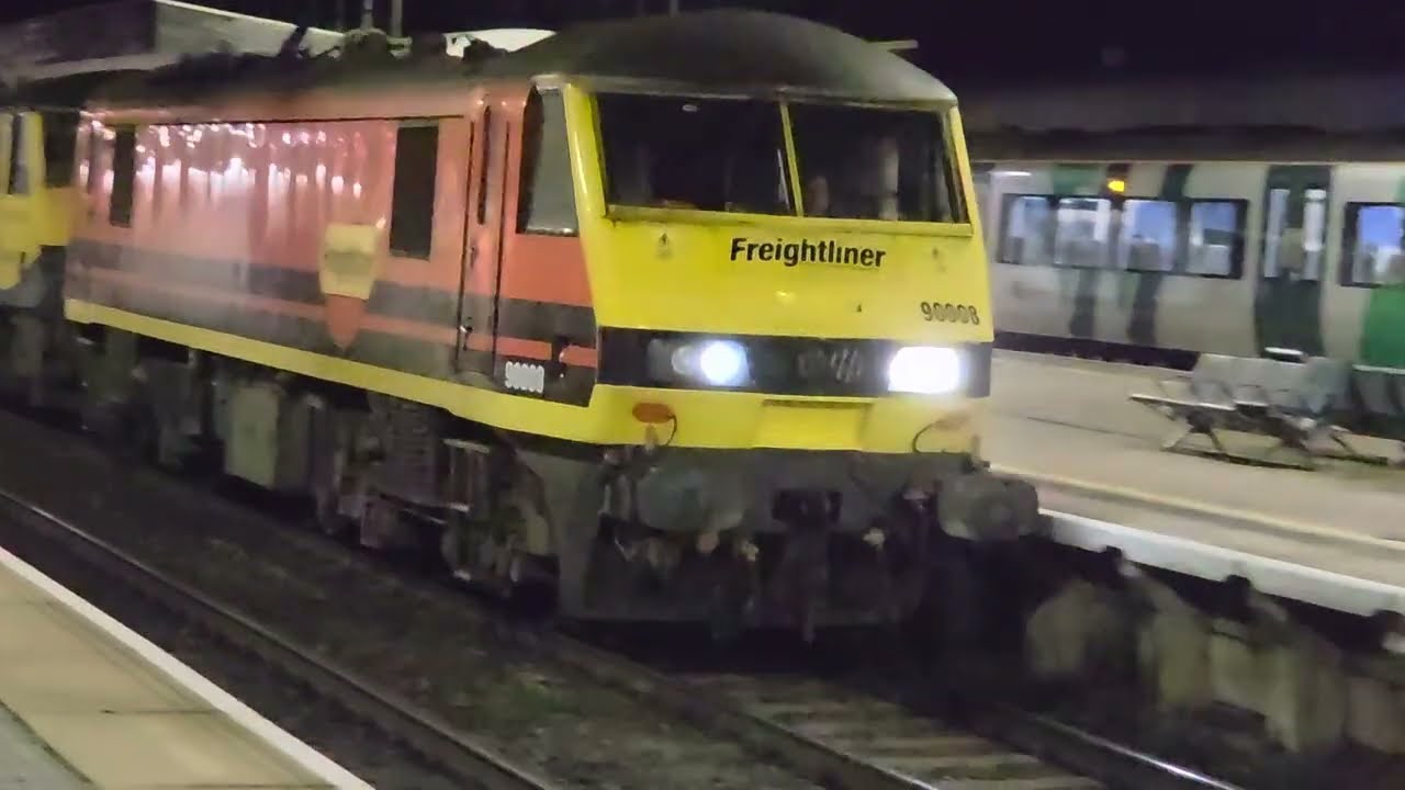 4S47 1915 Daventry IRFT &nbsp;to&nbsp;Mossend Pd Stirling - 90008 & 90042 being 'Sheddish' 4 late at Stafford