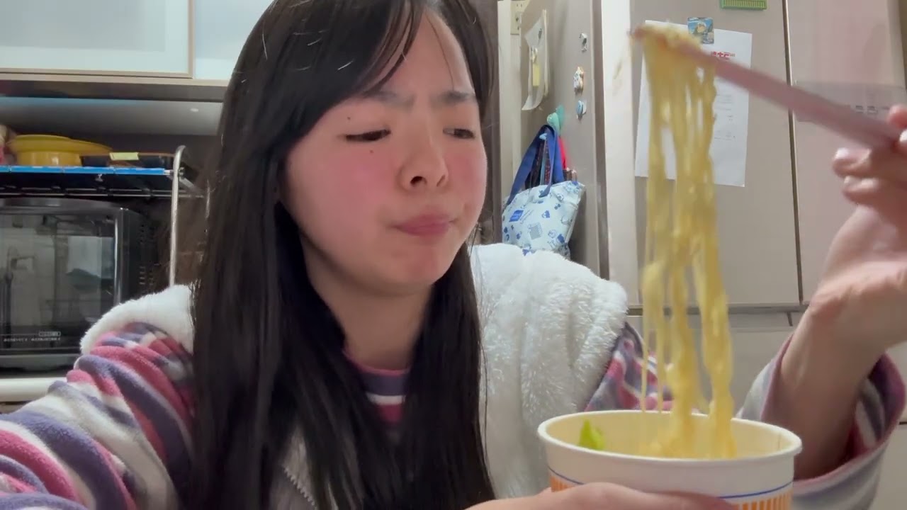 お昼を食べながらの雑談！