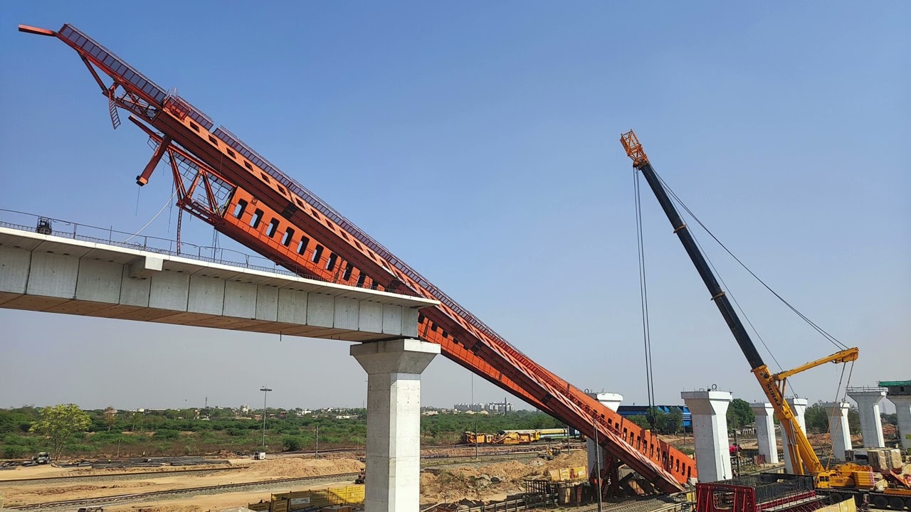 Gantry Crane fall down on Ahmedabad - Mumbai Bullet train project