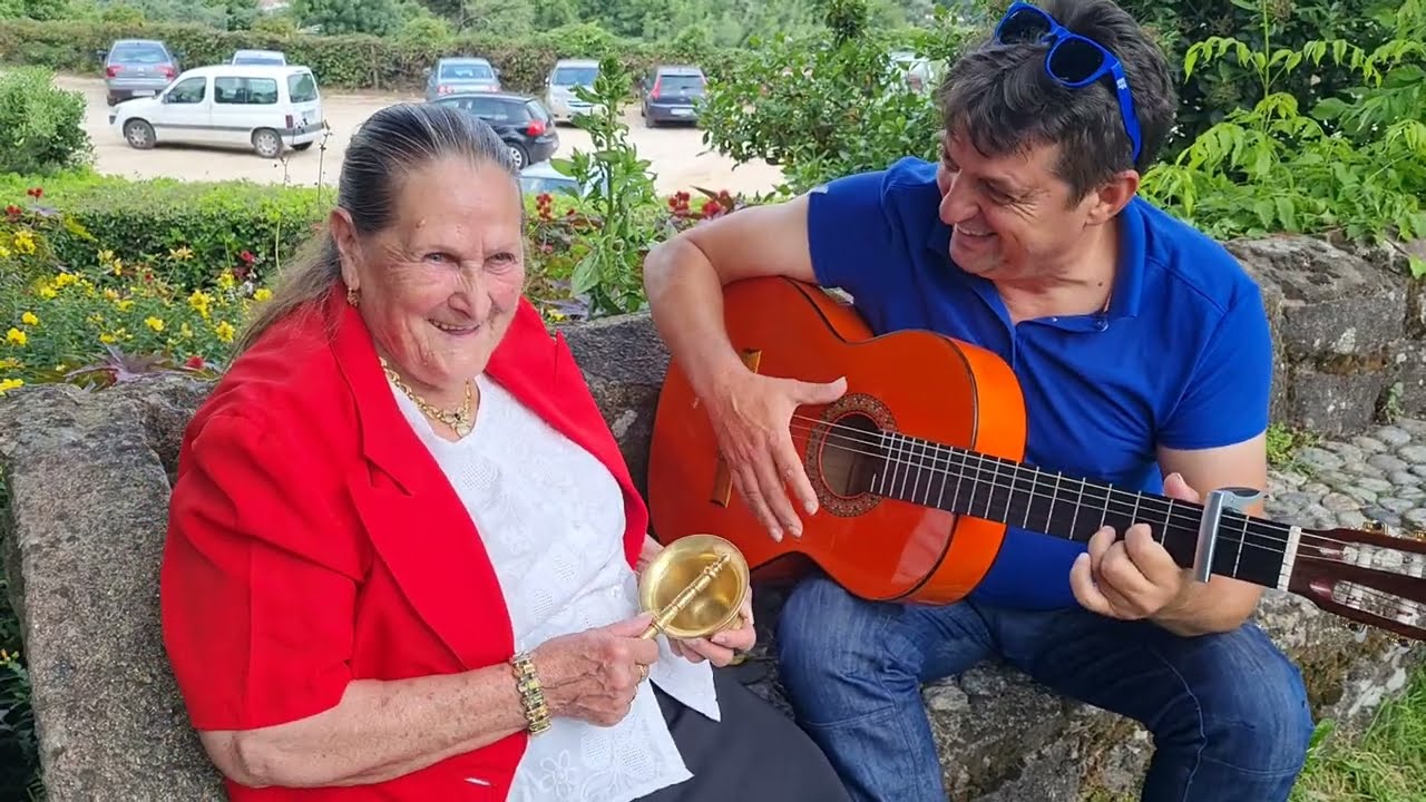 Manuela el Almiréz de La Vera. Echando un ratito junto a su hijo