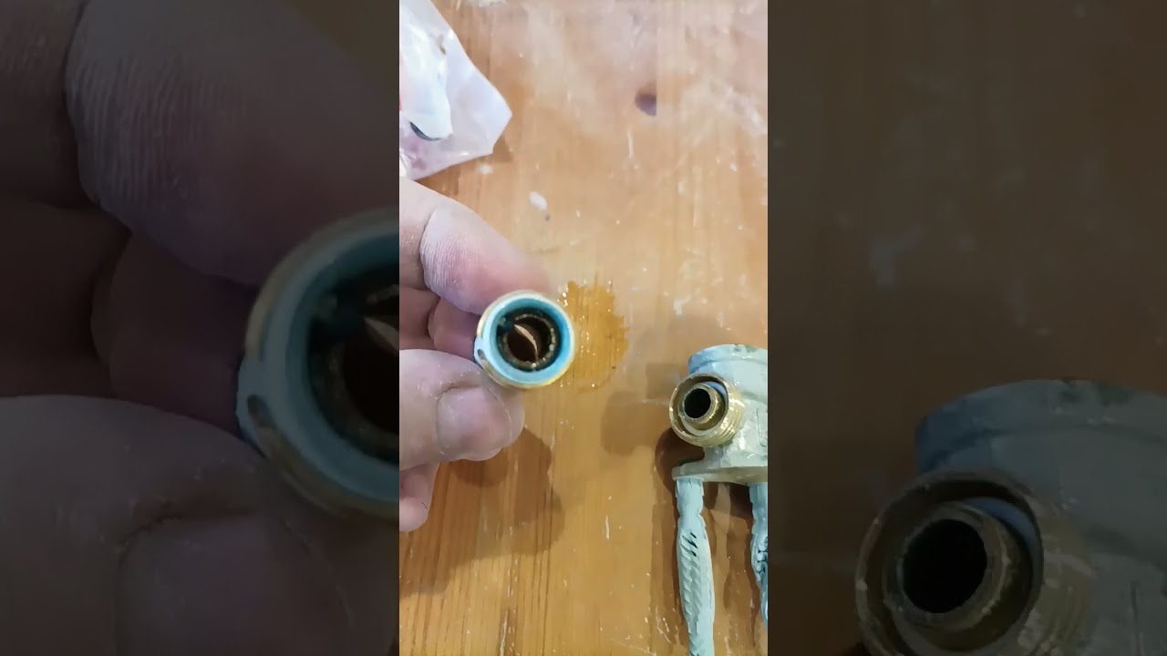 Nie polecam - kolanko z uchwytem PEX g/w system skręcany.