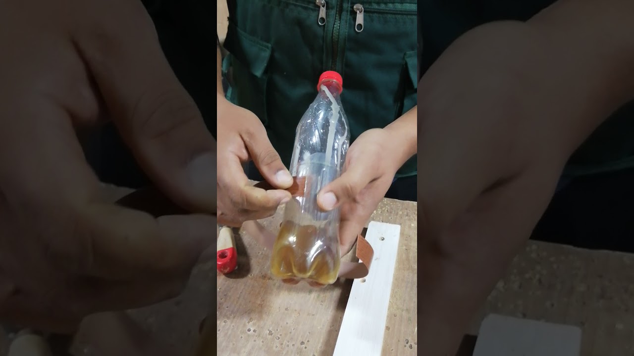 PEGADO DE TAPACANTOS DELGADO EN PIEZAS DE MELAMINA Y PERFORACION PARÁ BISAGRAS CANGREJO.