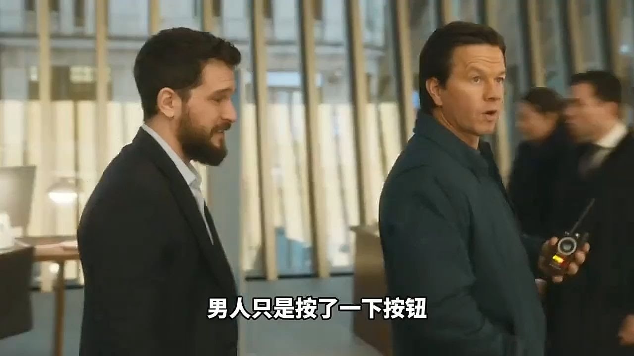 馬克·沃爾伯格被迫反擊，全程高能驚險！退隱殺手慘遭追殺后還敢這么干？ #电影 #影视 #解说 #剧情 #推荐