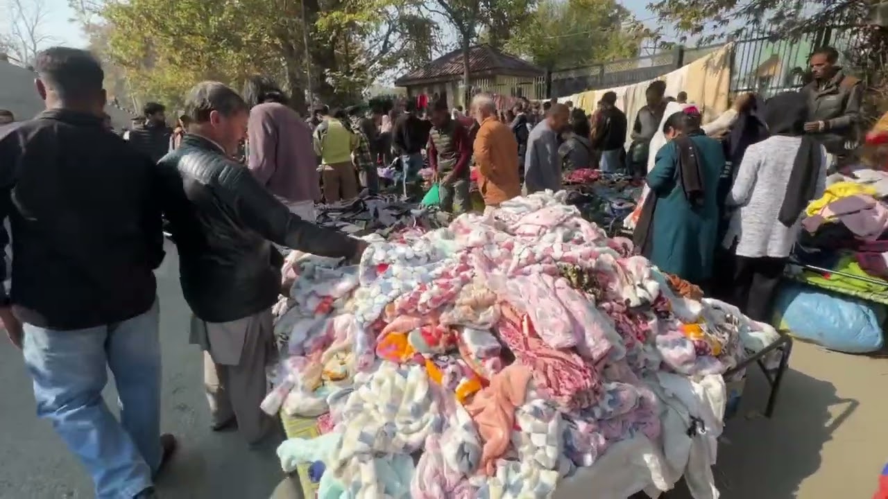 Sunday market boom in Srinagar as winter approaches fast. Watch video 