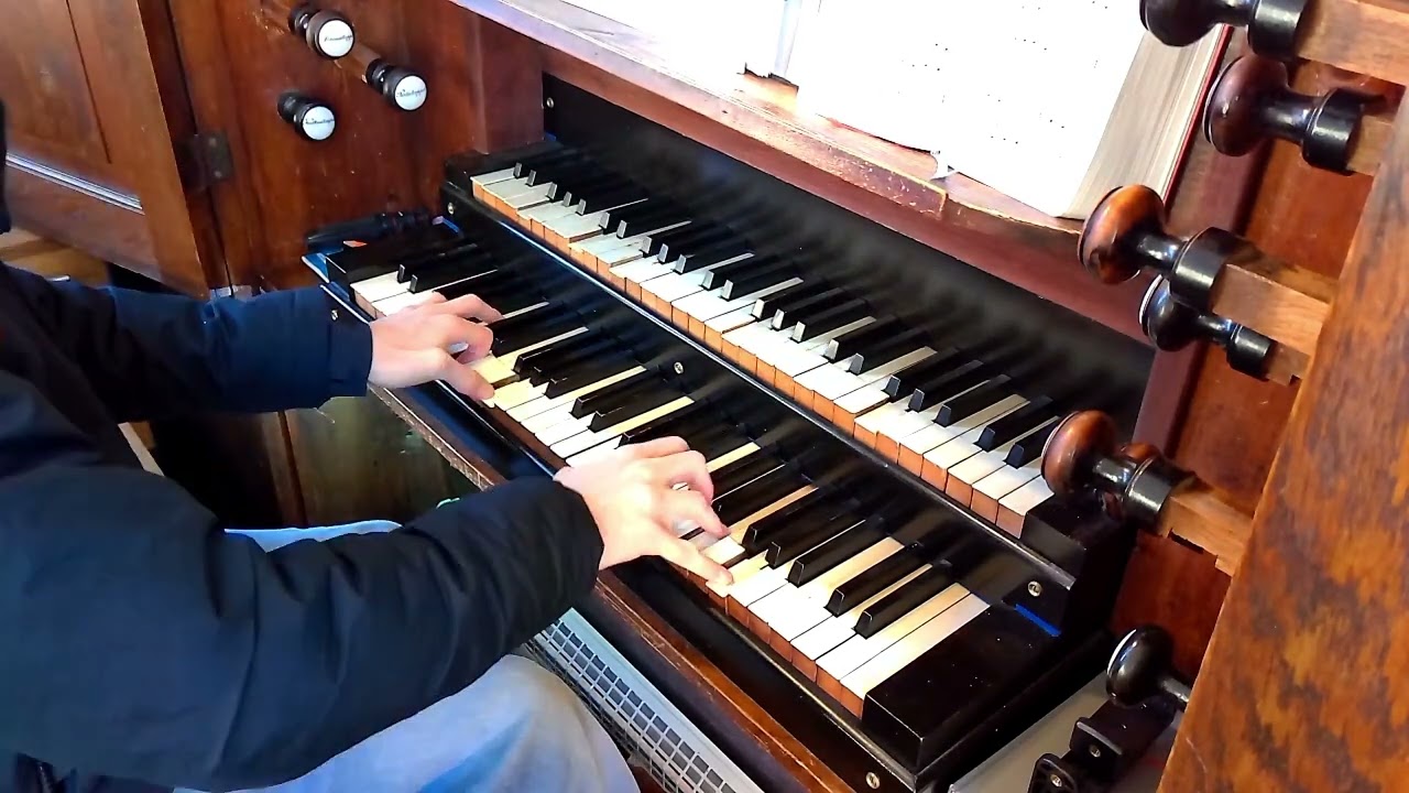 Postludium über GL Ost 734: Auf Christen singt festliche Lieder & 