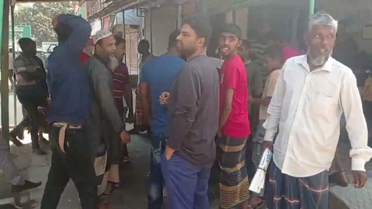 চুয়াডাঙ্গার গোকুলখালী বাজারে ভয়াবহ সড়ক দুর্ঘটনা।