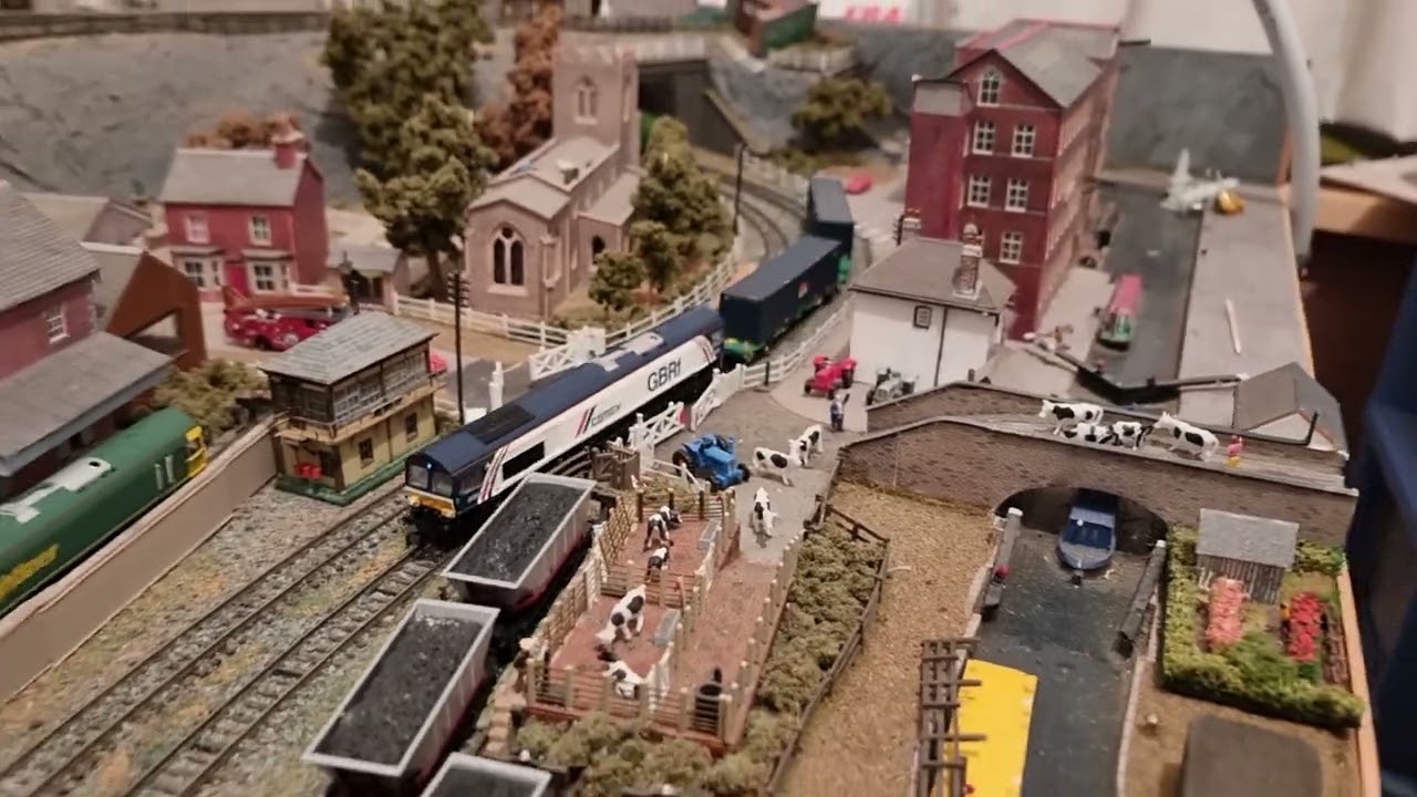 N gauge class 66 cemex 