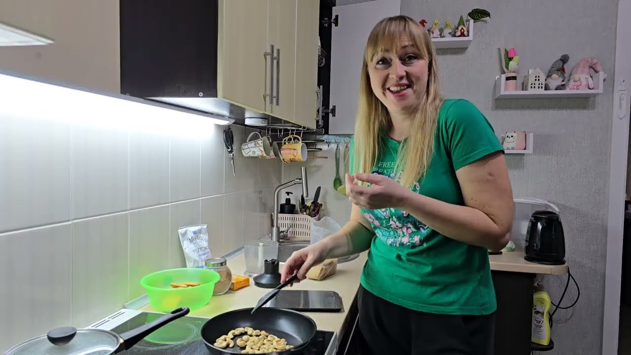 Готовлю вкусняшку для Леночки)