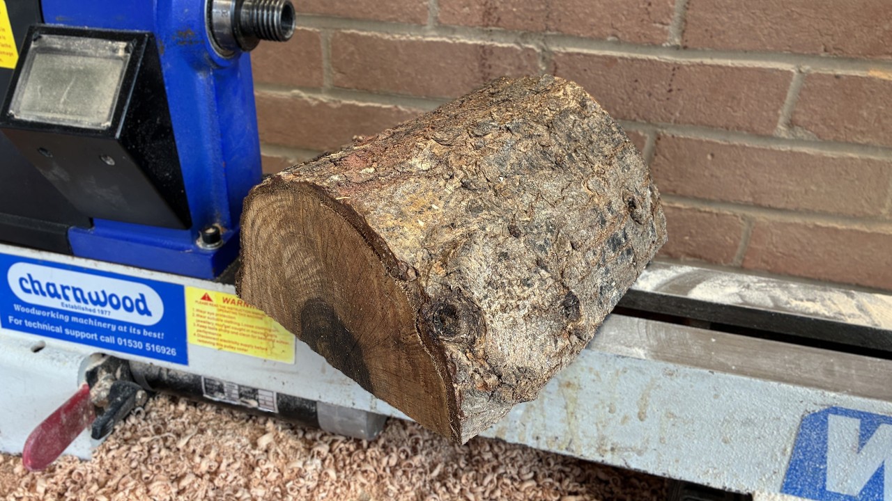 Wood turning - Oak Log to Bowl - The Bark Stayed On!