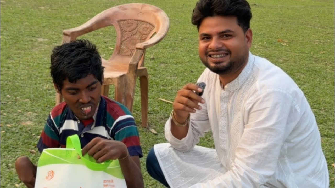 একটু হাঁসি ফুটানোর জন্য কোটি টাকার প্রয়োজন হয় না🙏
