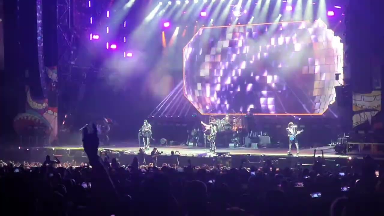KISS/ I Was Made for Lovin You... Live Paleo festival Nyon. End of the Road tour (19 July 2022)