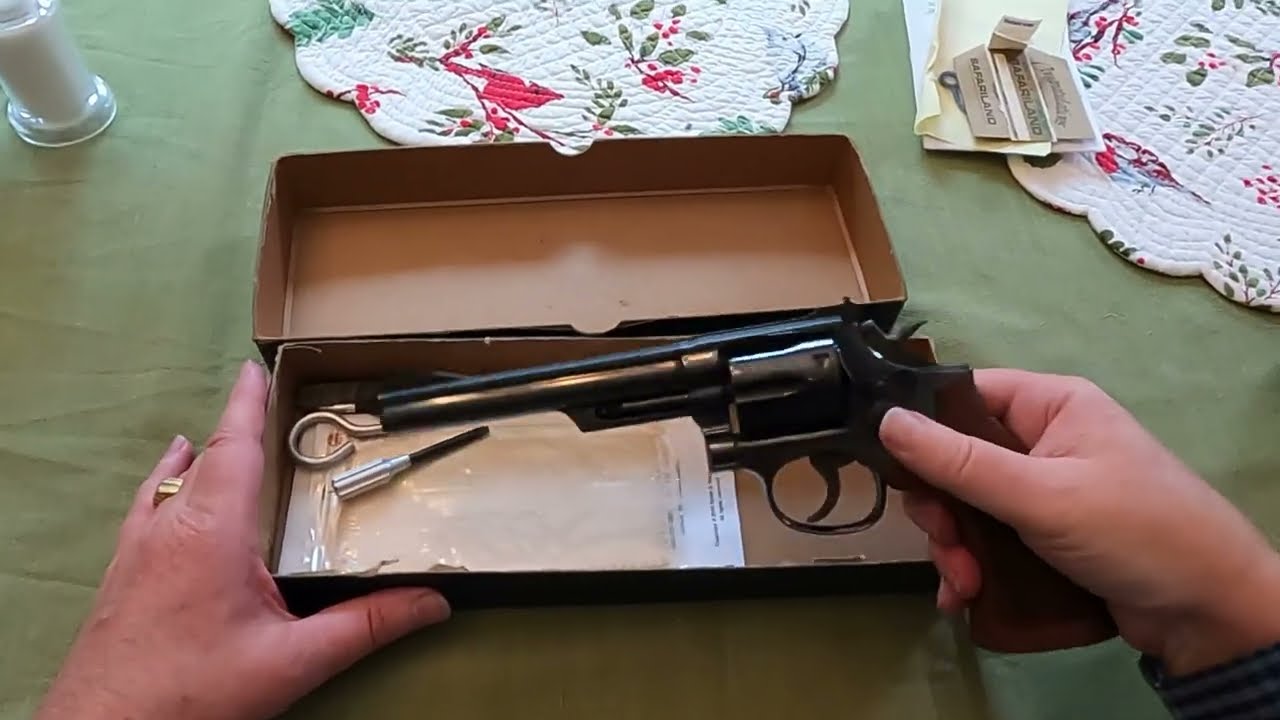 1976 Smith & Wesson .357 Magnum, Model 19-3, 6 inch barrel, blued finish