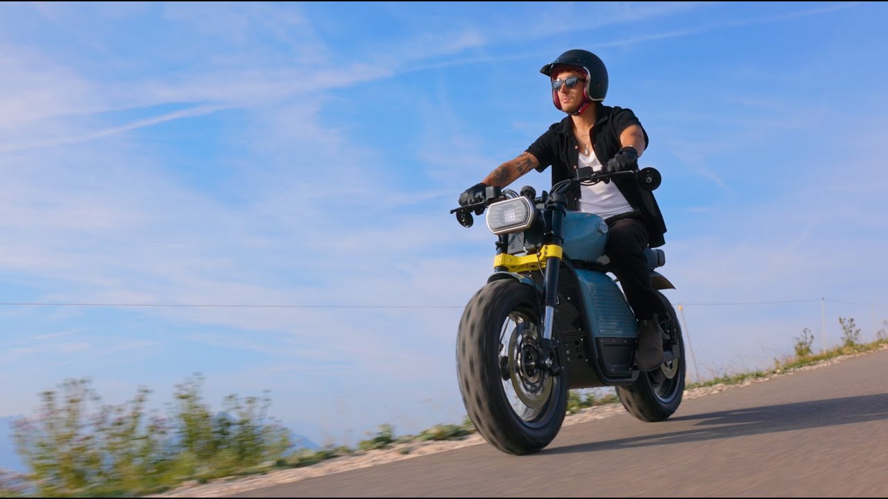 Moto &eacute;lectrique - Heritage Spirit Scrambler x Renault R4 - Ateliers HeritageBike