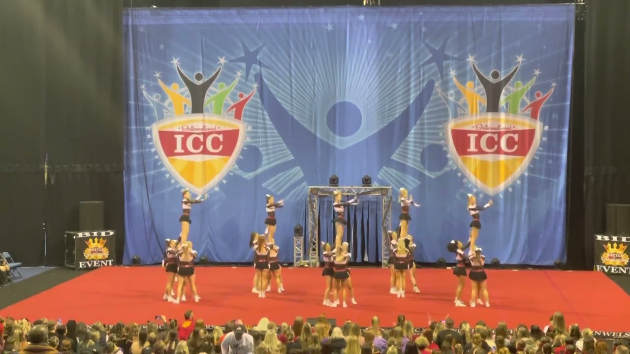 Crimson Heat Phoenix - White Fang - International Open L5