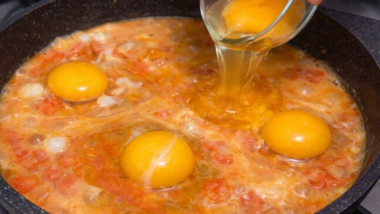 1 tomato and 3 eggs! A quick breakfast in 5 minutes. A super simple and delicious recipe.