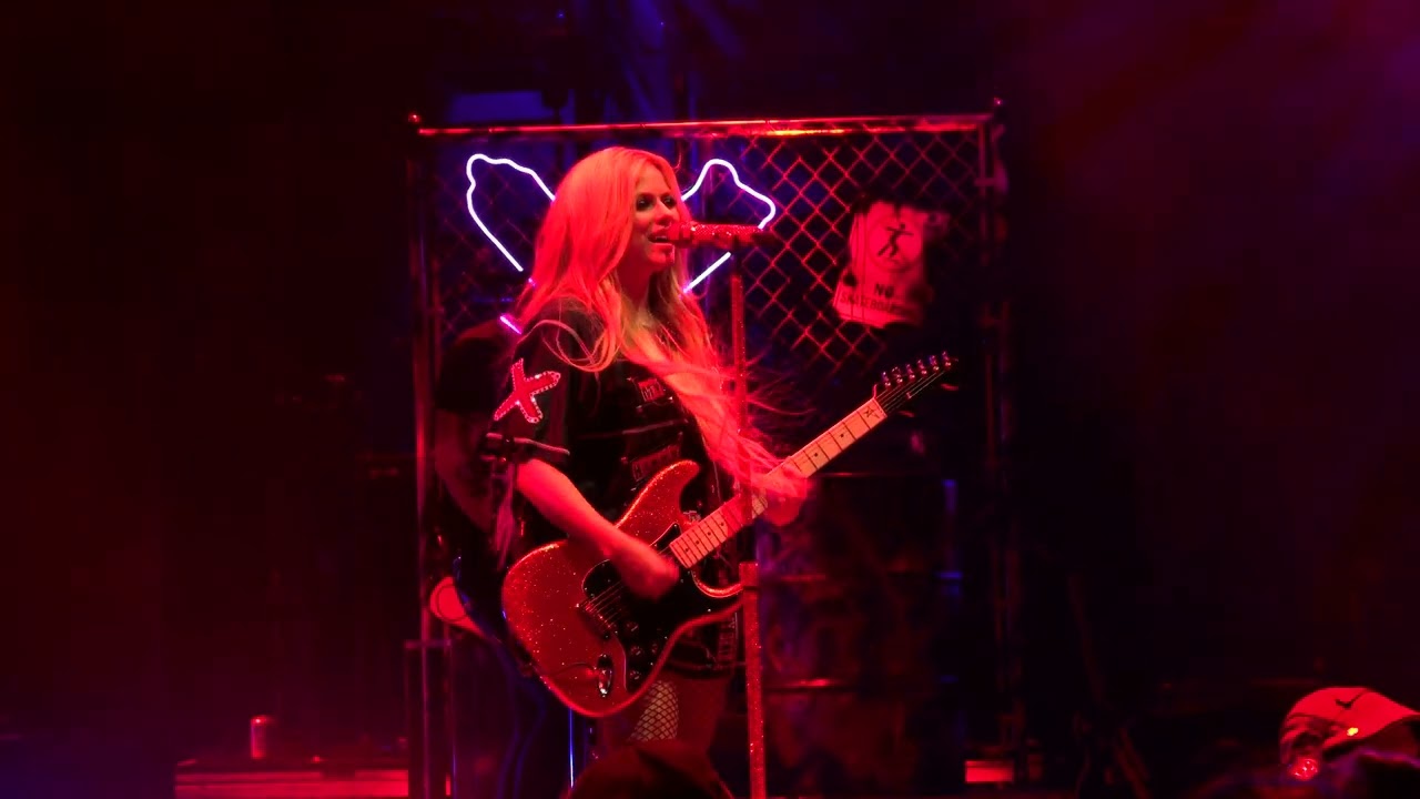 Avril Lavigne - Don't Tell Me, at the Xfinity Center in Mansfield, MA on 8/24/2024