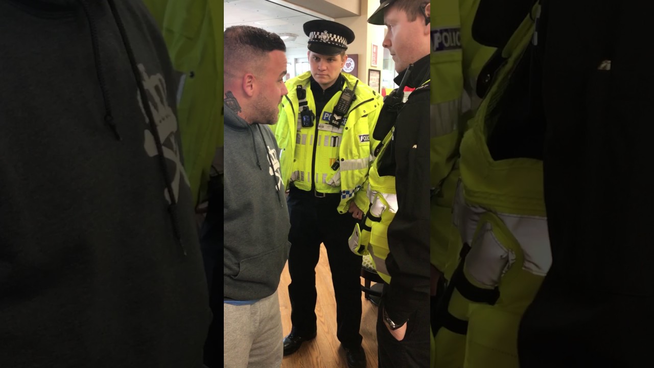 Ааррон Ламбо ошибочно арестован вооруженной полицией в Tesco
