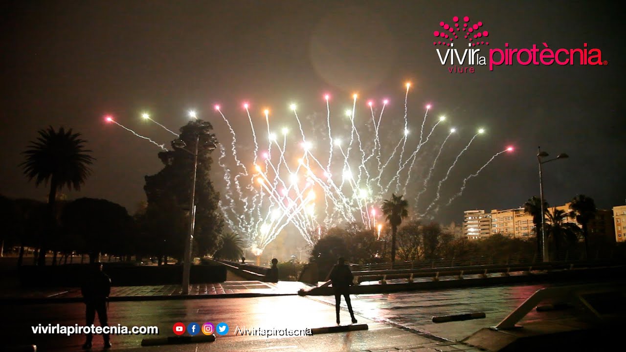 Fallas Valencia 2022. 1er Castillo Fuegos Artificiales. 16 de Marzo. Pirotecnia Zarzoso