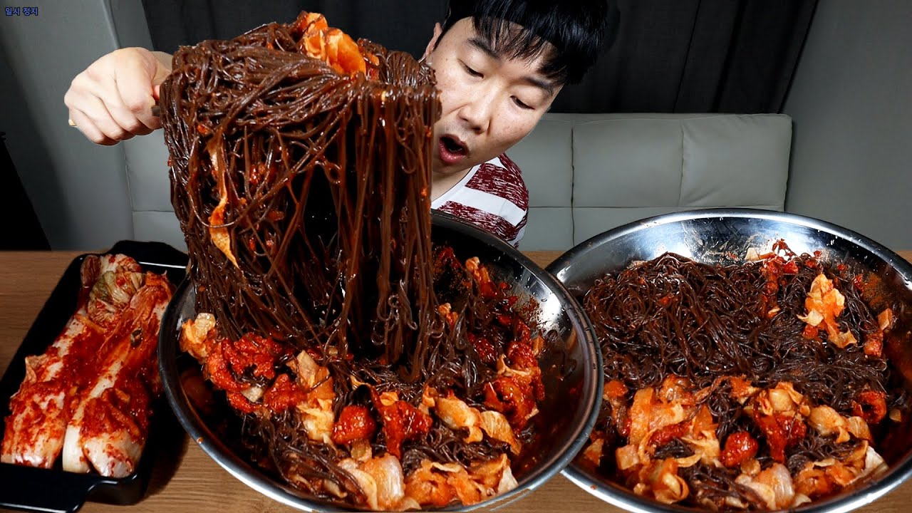 가슴속까지 시원한 비빔냉면 세숫대야에 말아서 9그릇 리필해 먹었습니다