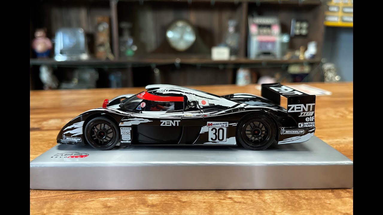 Analog martini LMP Fexi on digital Carrera Track