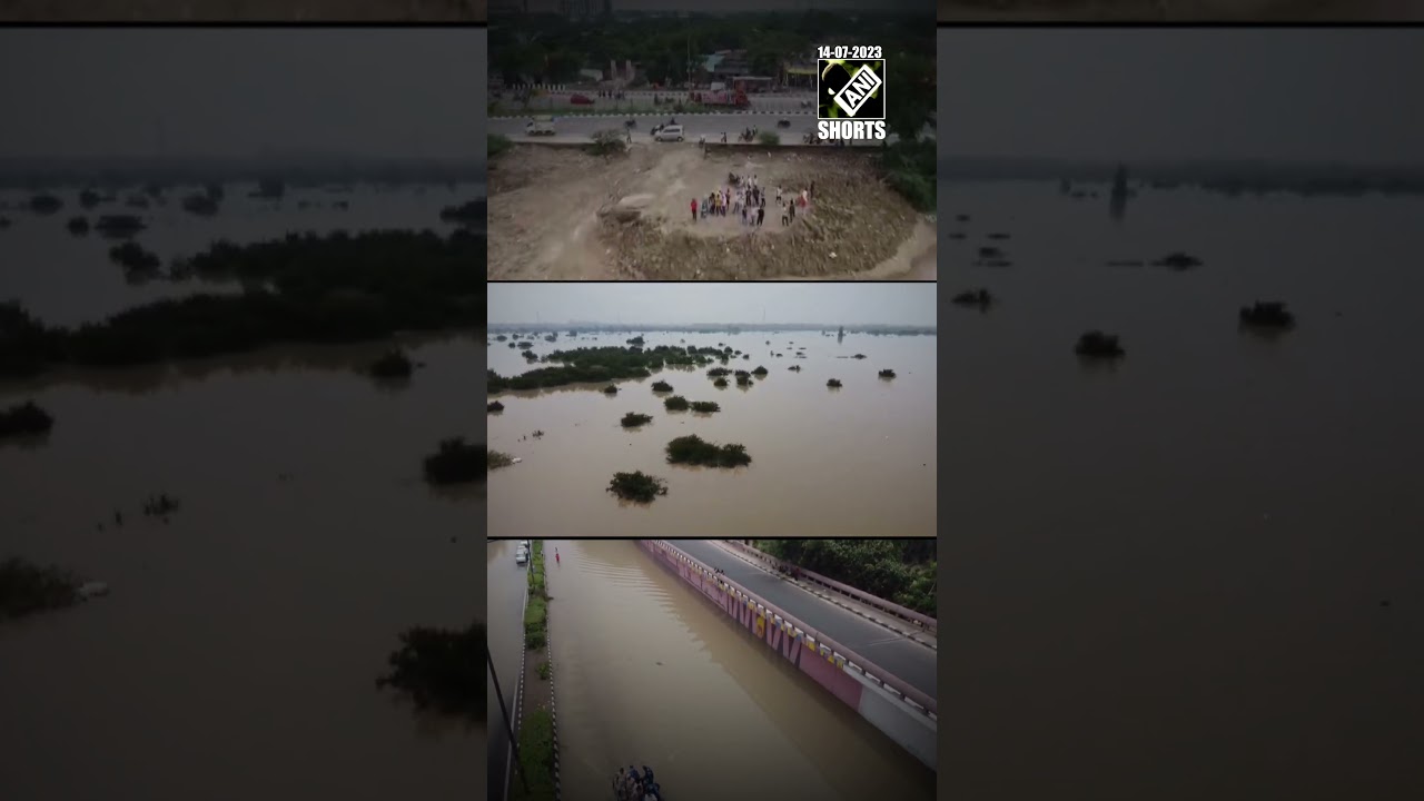 Delhi: Floodwaters of River Yamuna enter Inter-State Bus Terminal at Kashmere Gate