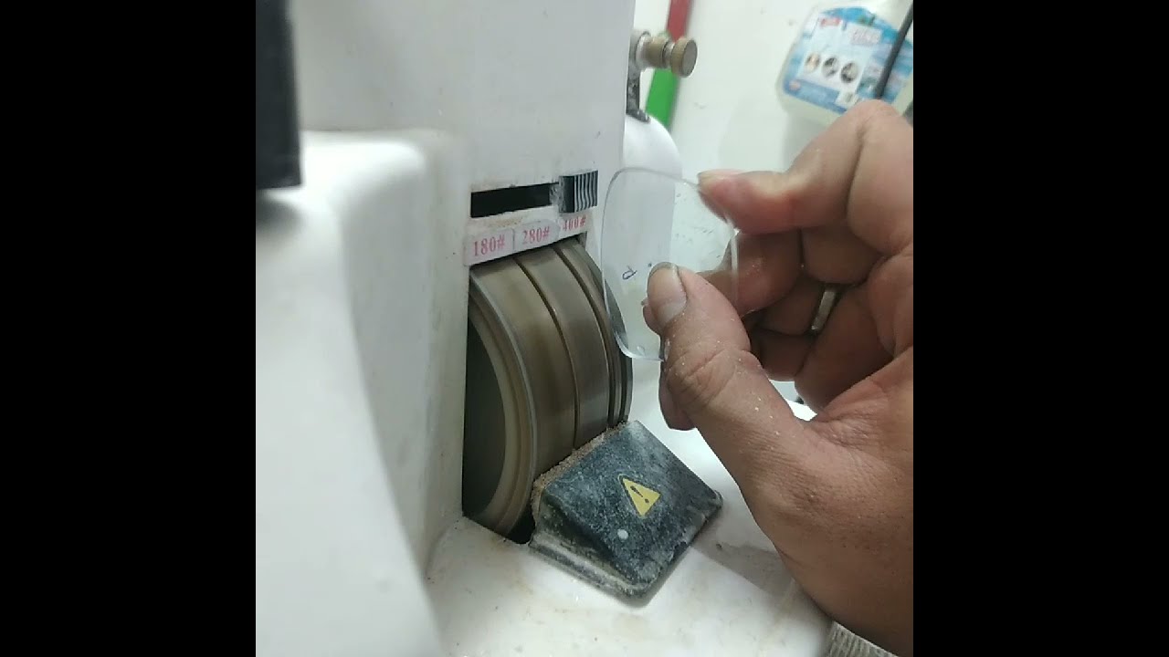 Manual lens edging