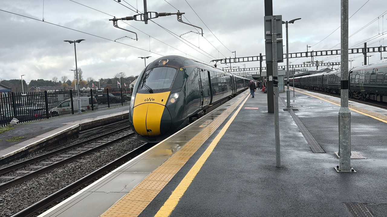 Great Western Railway and CrossCountry Trains at Didcot Parkway on December 12th 2025