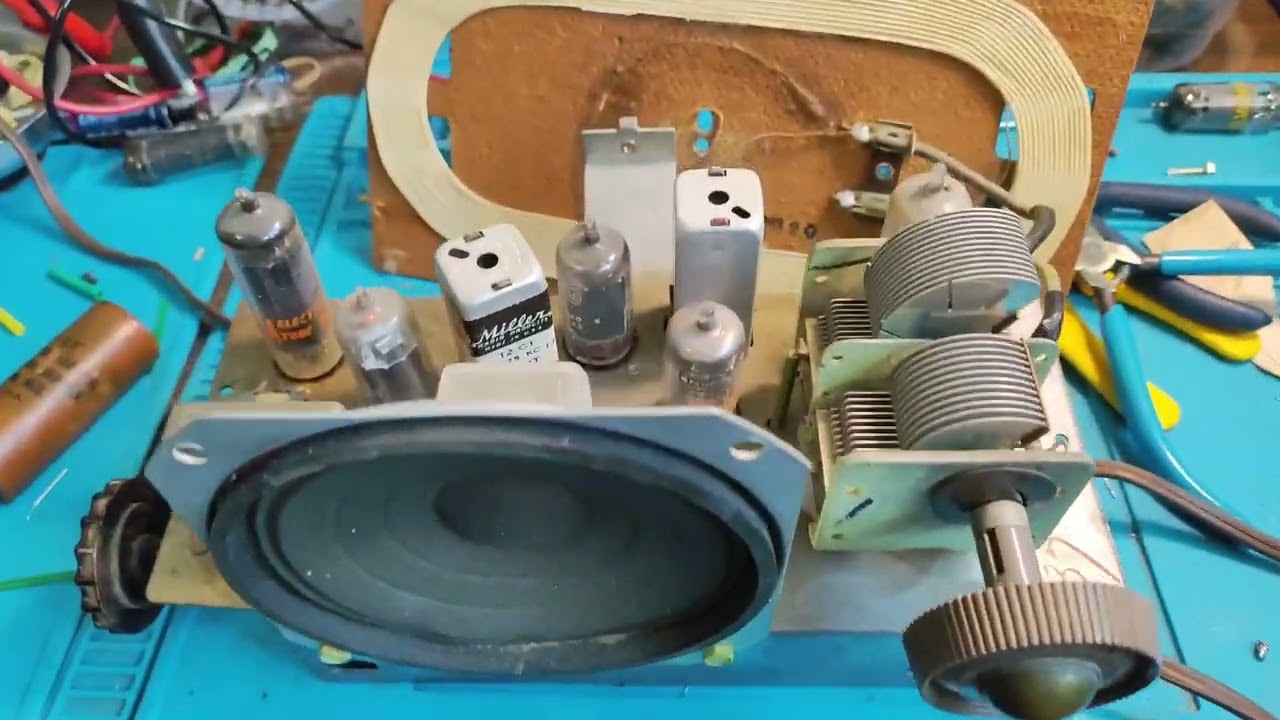 1953 RCA Victor 3-X-521 tube radio restoration