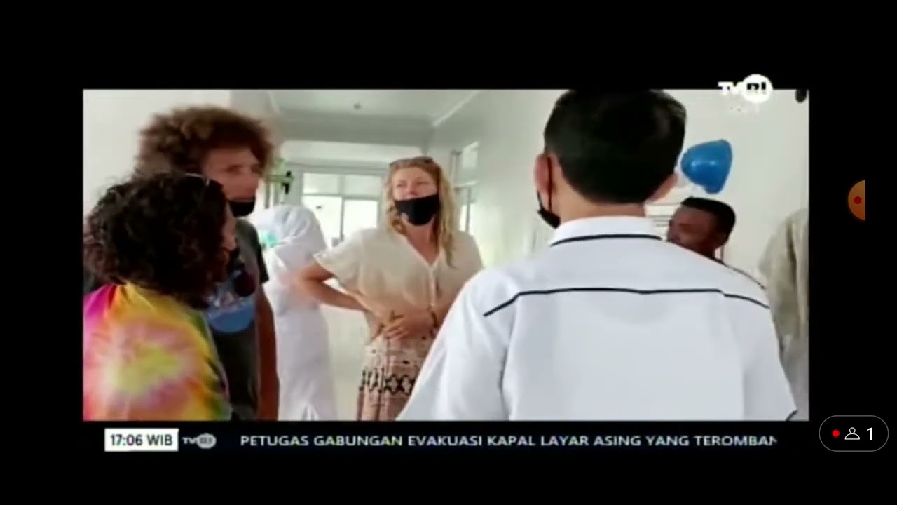 Petugas Gabungan Evakuasi WNA Yang Terombang Ambing Di Laut Aceh Jaya