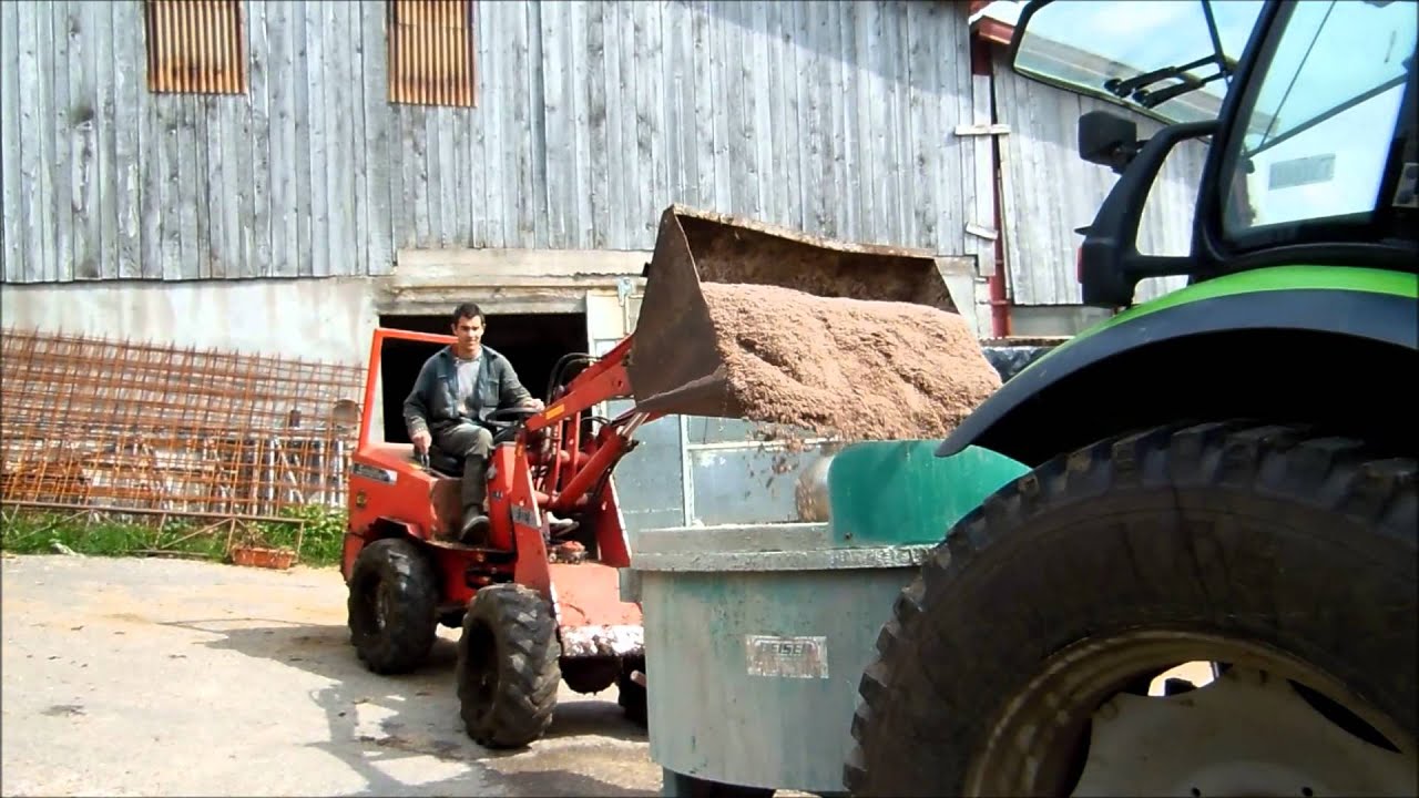 Deutz Fahr Agrotron 120 au malaxeur a béton