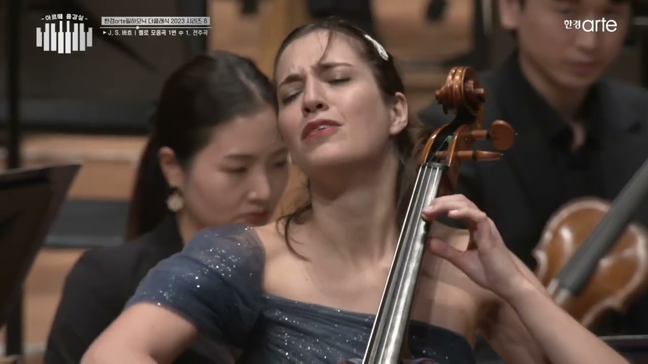 Camille Thomas plays Bach Suite n.1 Prelude as second encore at Seoul Art Center